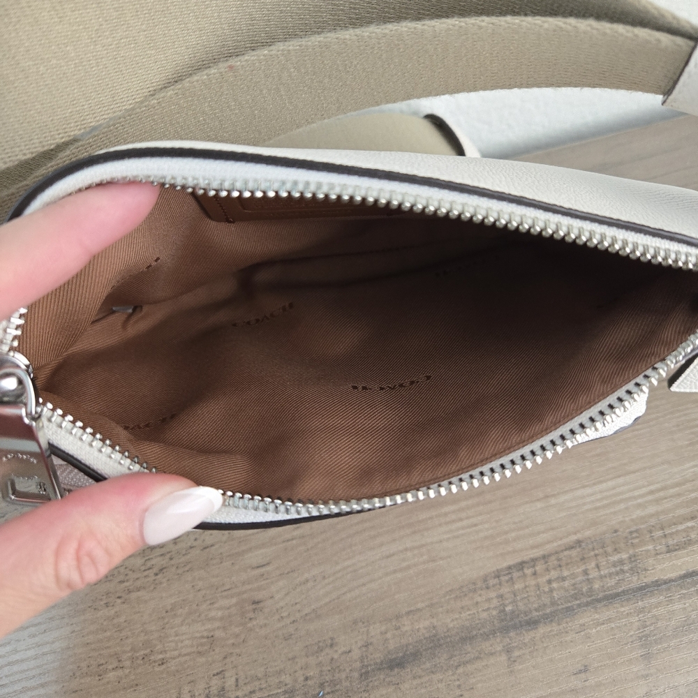 COACH Belt Bag in Crossgrain Leather Chalk - Picture 8 of 14